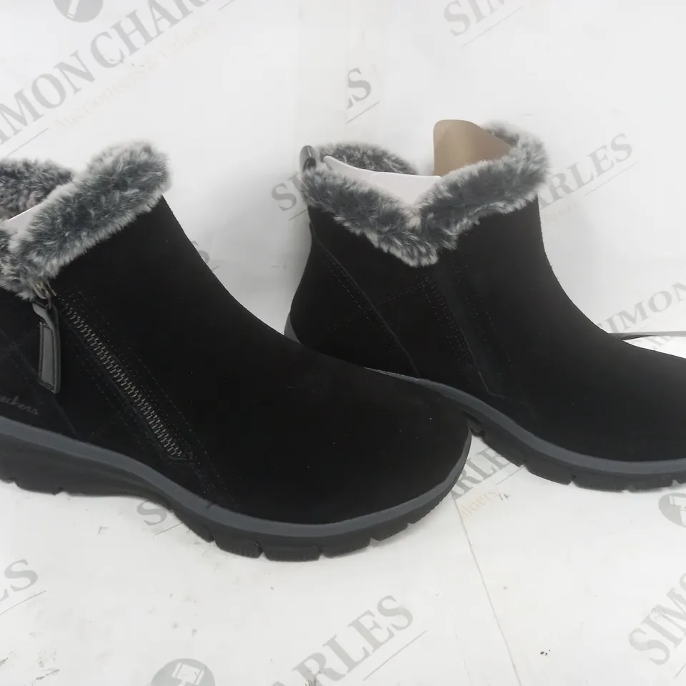 BOXED SKETCHERS HIGH ZIP BOOT BLACK SIZE 4.5