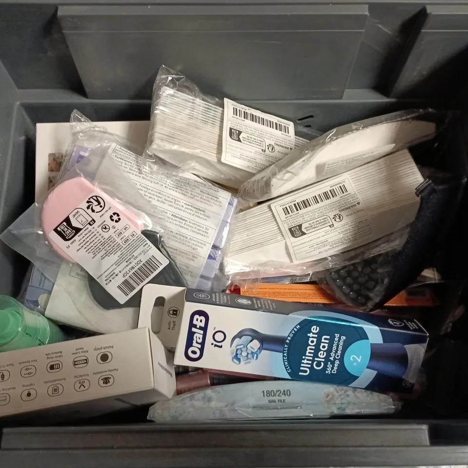 APPROXIMATELY 15 ASSORTED HEALTH & BEAUTY PRODUCTS TO INCLUDE ORAL B , NAIL MACHINE AND NAIL FILES
