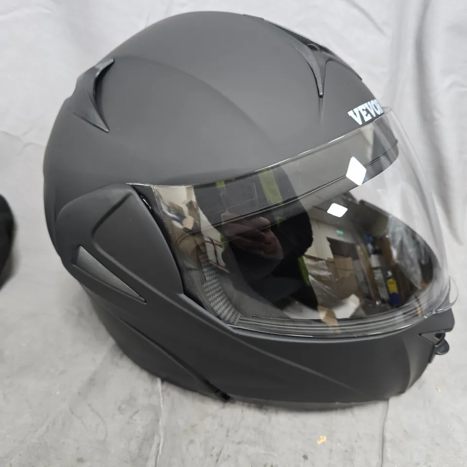 VEVOR Full-Face Motorcycle Helmet – Matte Black