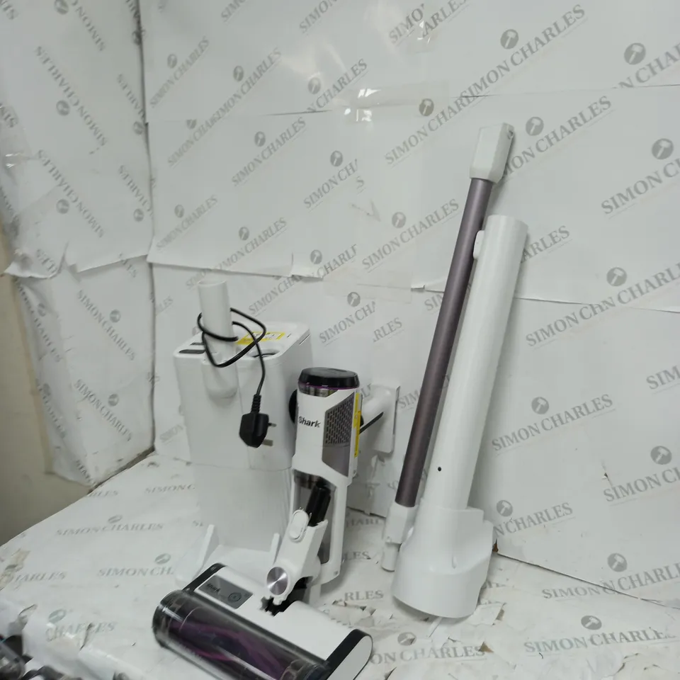 SHARK CORDLESS DETECT PRO VACUUM CLEANER 