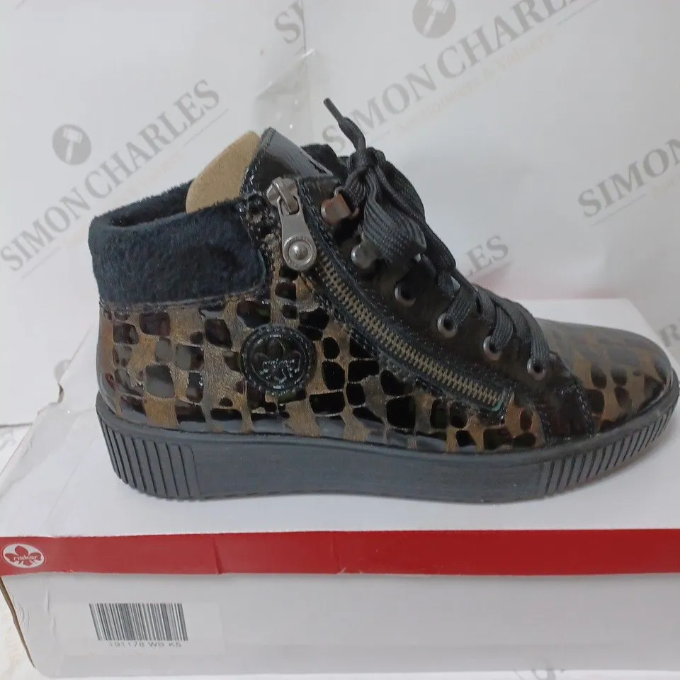 BOXED PAIR OF RIEKER FLEECE LINING BLACK PATENT/BRONZE SIDE ZIP TRAINER BOOTS IN BLACK UK SIZE 5