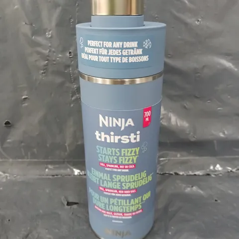 NINJA THIRSTI DRINKS CONTAINER IN BLUE - 530ML	