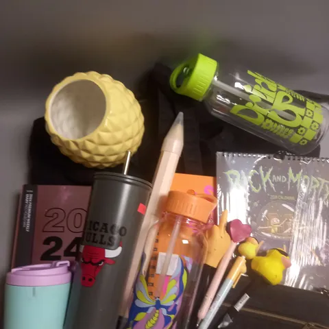BOX OF APPROXIMATELY 12 ASSORTED HOUSEHOLD ITEMS TO INCLUDE STATIONARY, BAG, BOTTLES ETC