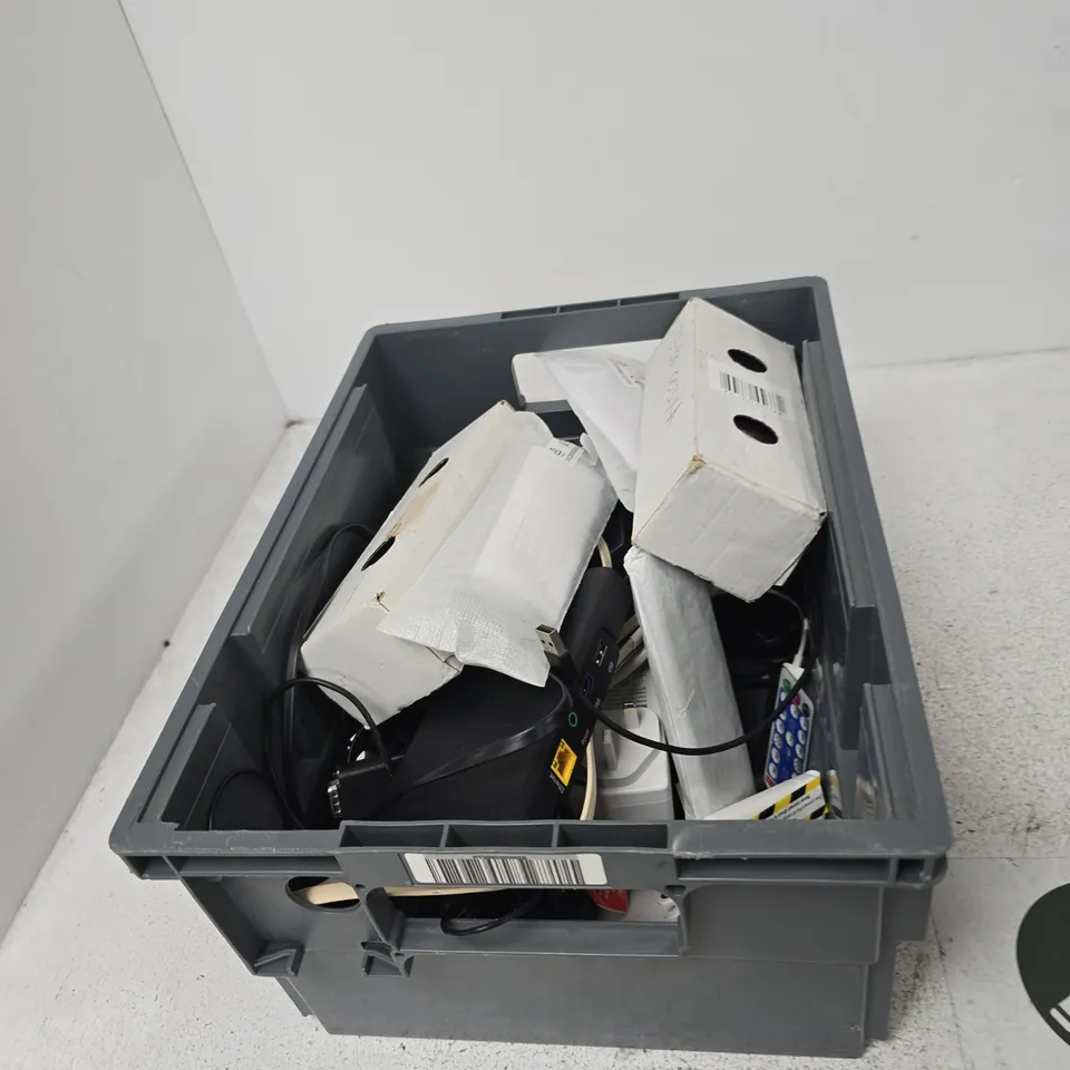 TOTE OF APPROXIMATELY 12 ASSORTED ITEMS TO INCLUDE: VIRGIN MEDIA ROUTER