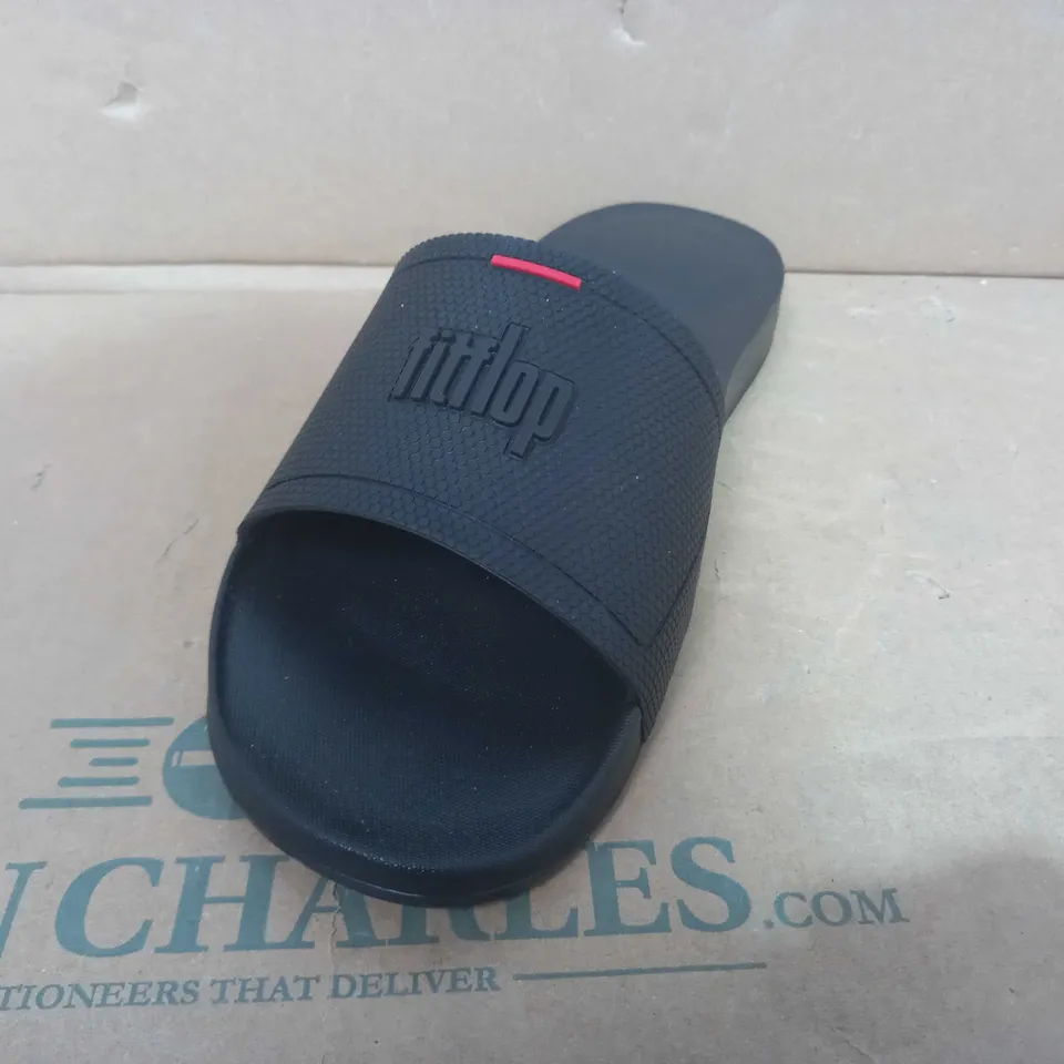 BOXED PAIR OF FITFLOP SLIDERS IN BLACK UK SIZE 6