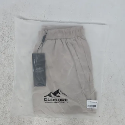 BAGGED CLOSURE PACE 6" PERFORMANCE SHORTS IN STONE SIZE XS