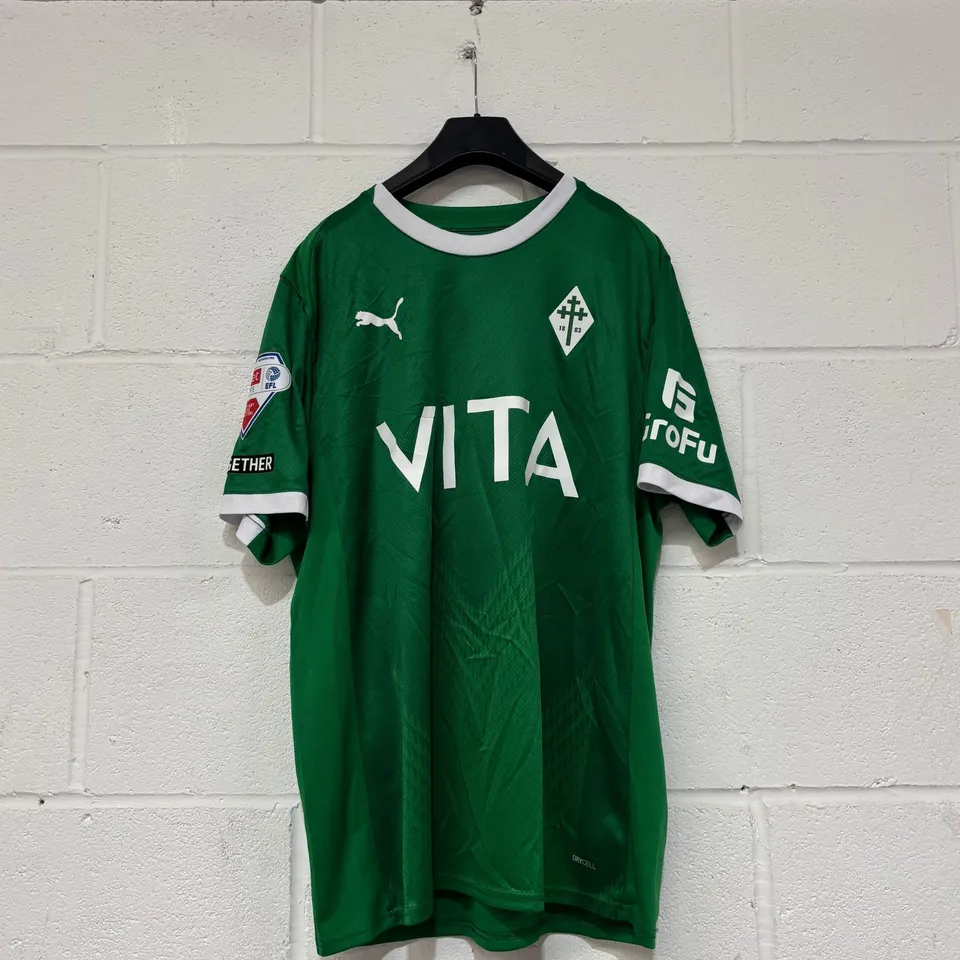 STOCKPORT COUNTY F.C PLAY OFFS MATCH WORN THIRD KIT IN GREEN - UK L / TANTO OLAFE #9