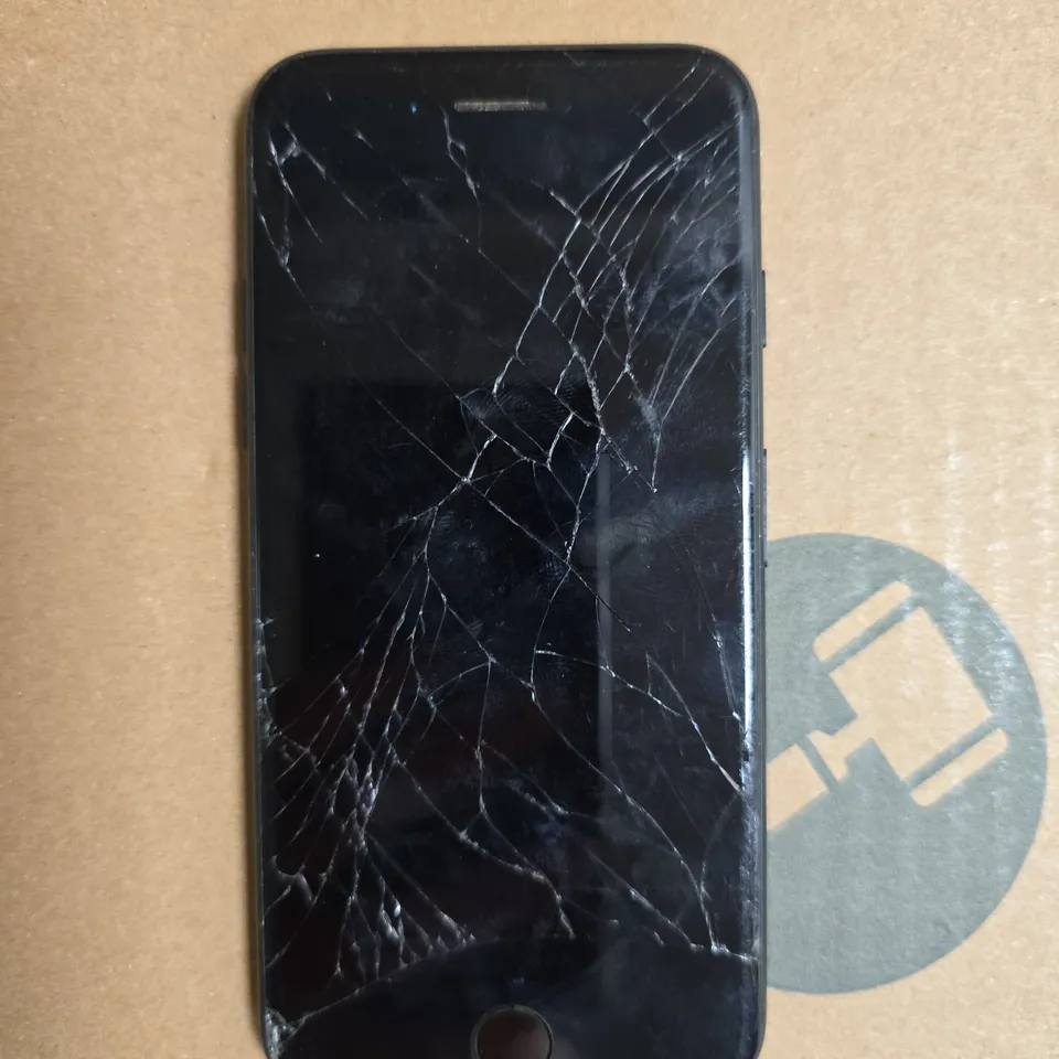 APPLE IPHONE 7 SMARTPHONE 