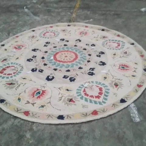 QUALITY DESIGNER AREA RUG - APPROXIMATELY 235X235