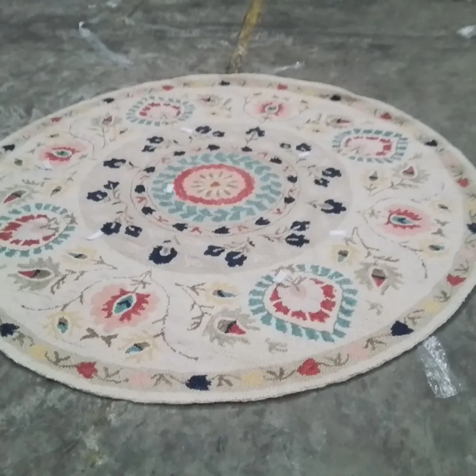 QUALITY DESIGNER AREA RUG - APPROXIMATELY 235X235