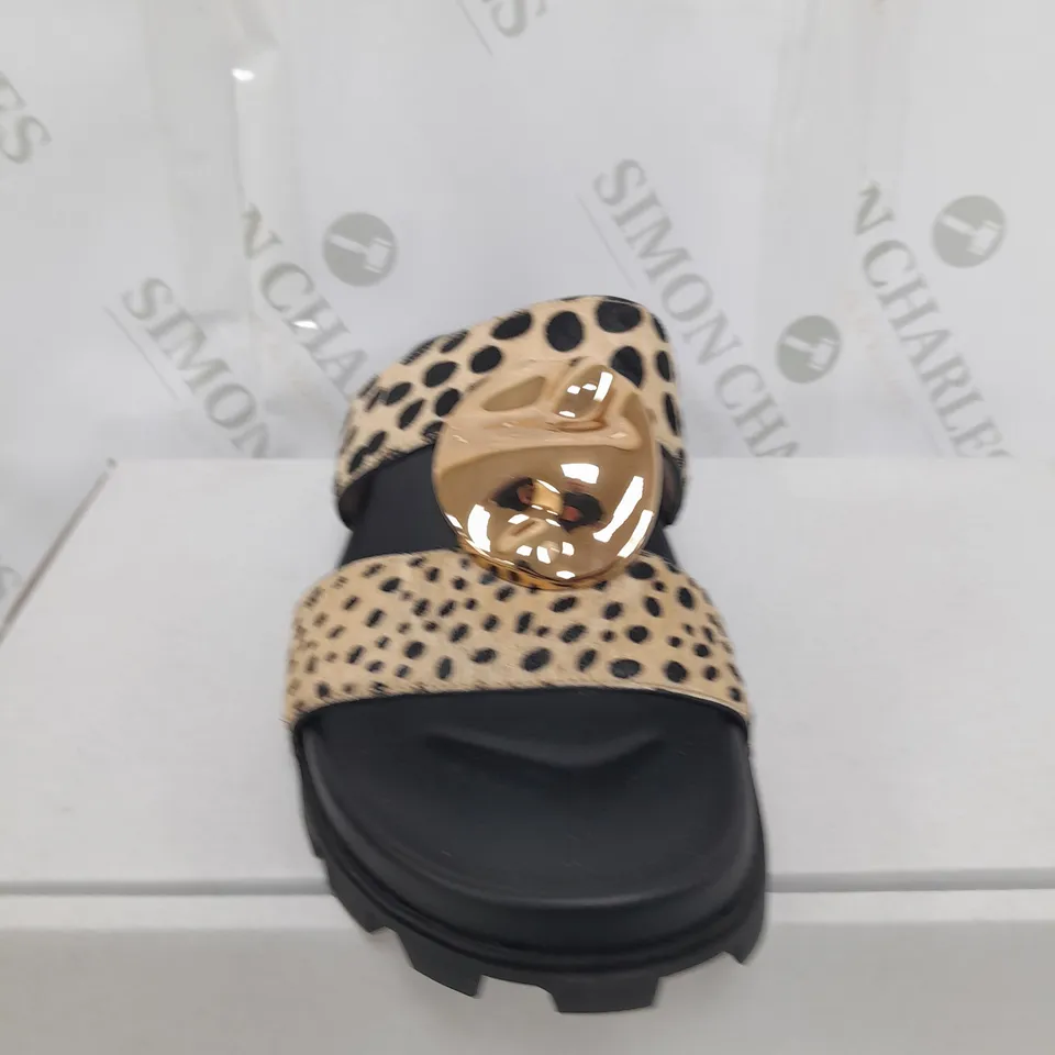 MODA IN PELLE CHEETAH PRINT SLIDER SANDALS - SIZE 3