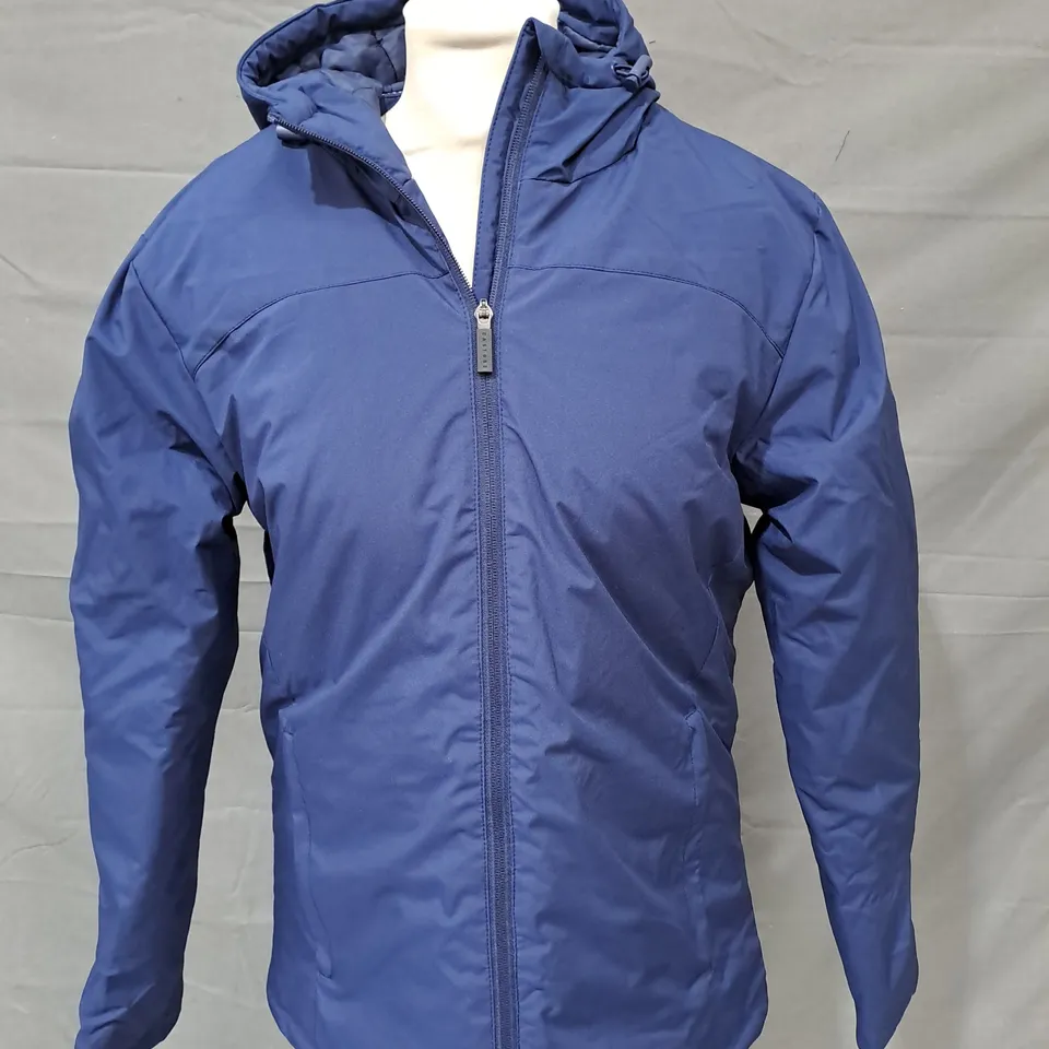 CASTORE STOCK WAIST LENGTH BENCH JACKET IN NAVY SIZE XS