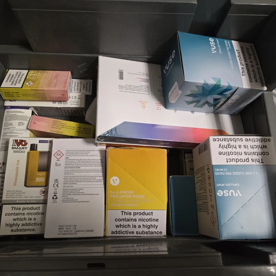 LOT OF APPROXIMATELY 25 ASSORTED E-CIG ITEMS TO INCLUDE VUSE AND IVG SMART