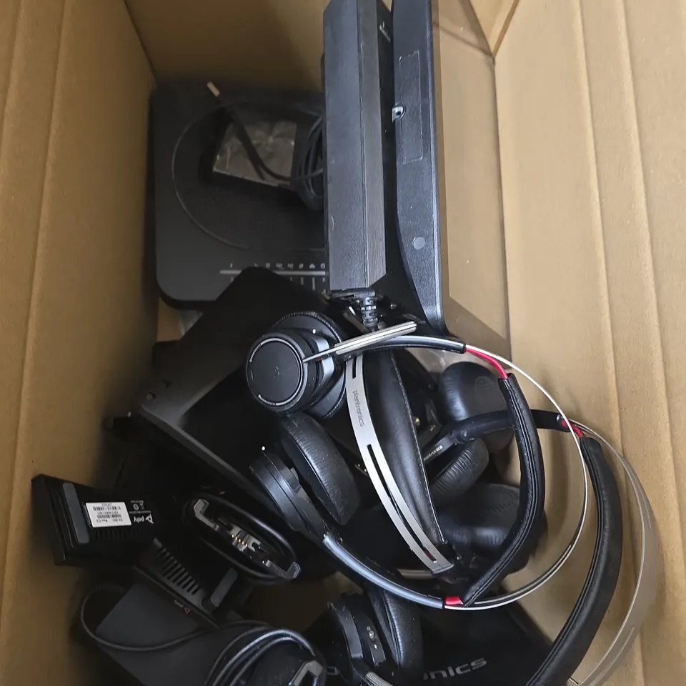 BOX OF APPROXIMATELY 10 ASSORTED ITEMS INCLUDING TECHNICOLOUR DGA0122NLK, PLANTRONICS HEADSET AND AN ALBA DVD PLAYER