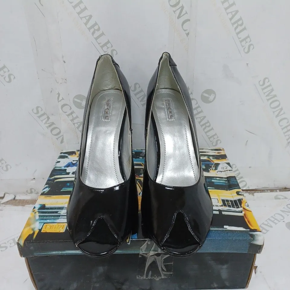 LOT OF 5 PAIRS OF TAXI LADIES SHOES