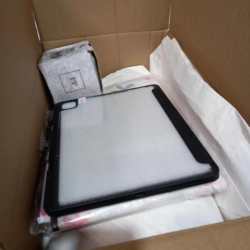 BOX OF APPROXIMATELY 10 ITEMS TO INCLUDE KOMBAT PARA CORD, PUKKA PAD X 10, PICTURE FRAMES ETC