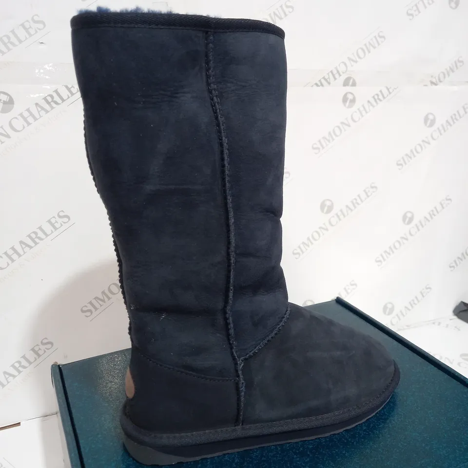 EMU AUSTRALIA "STINGER HI" WATER RESISTANT BOOTS - UK SIZE 7 BLUE