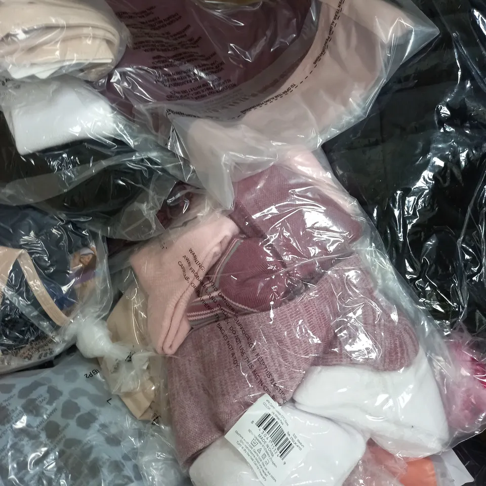 LARGE BOX OF APPROXIMATELY 30 CLOTHING ITEMS ALL IN DIFFRENT COLOURS AND SIZES 