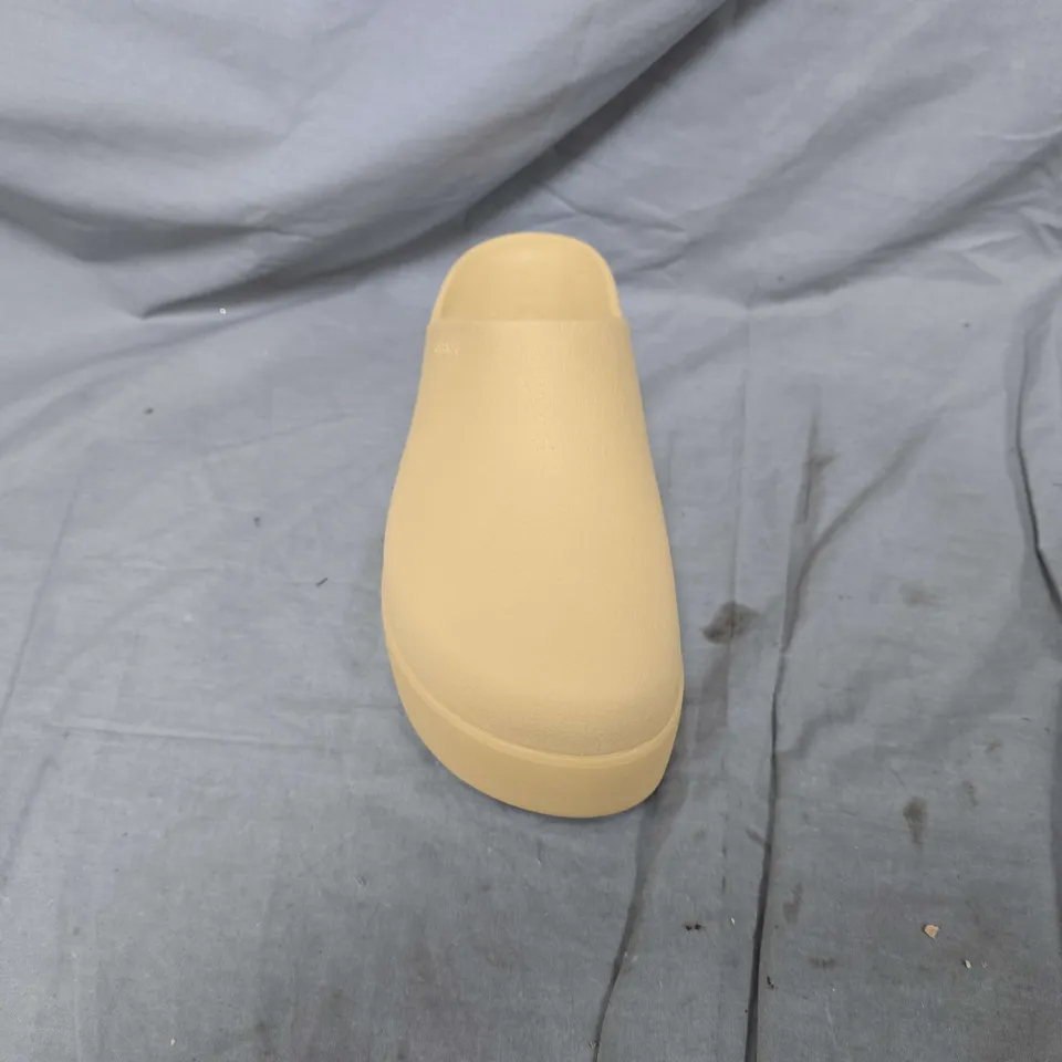 UNBOXED PAIR OF CROCS RAISED CLOGS IN BEIGE - W8