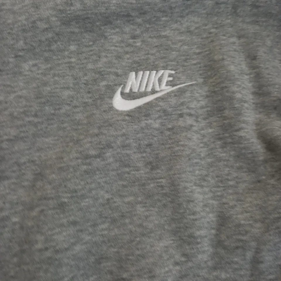 NIKE SWEATER IN GREY - MEDIUM