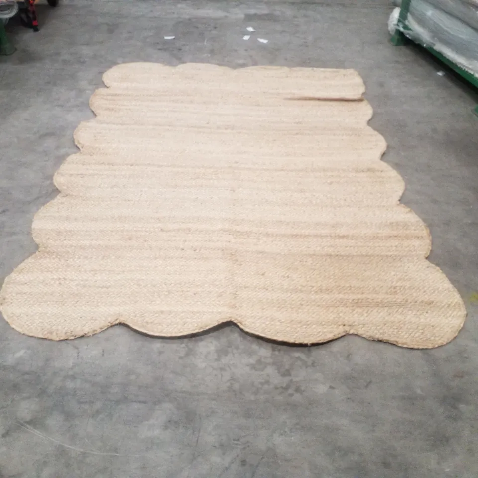 QUALITY DESIGNER AREA RUG    - APPROXIMATELY 229X163CM