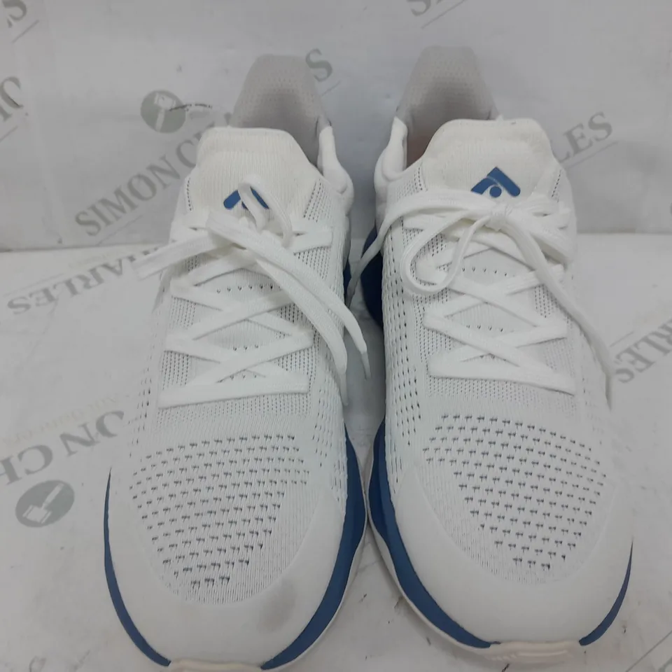 PAIR OF FITFLOP VITAMIN FFX KNIT SPORTS SNEAKERS IN WHITE/BLUE - UK 7