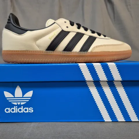 BOXED PAIR OF ADIDAS SAMBA OG WOMEN'S SHOES IN CREAM/BLACK UK SIZE 5