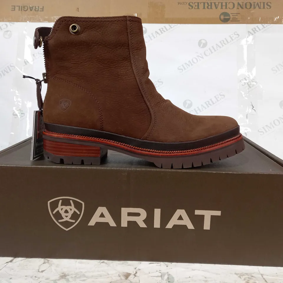 BOXED PAIR OF ARIAT LEIGHTON H20 BOOTS IN BROWN UK SIZE 7.5