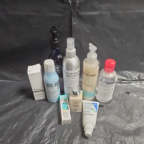 APPROXIMATEY 20 ASSORTED HEALTH AND BEAUTY PRODUCTS TO INCLUDE - BENEFIT POREFESSIONAL FACE PRIMER - CERAVE OIL CONTROL MOISTURISER - AVEENO OAT CLEANSER - ETC
