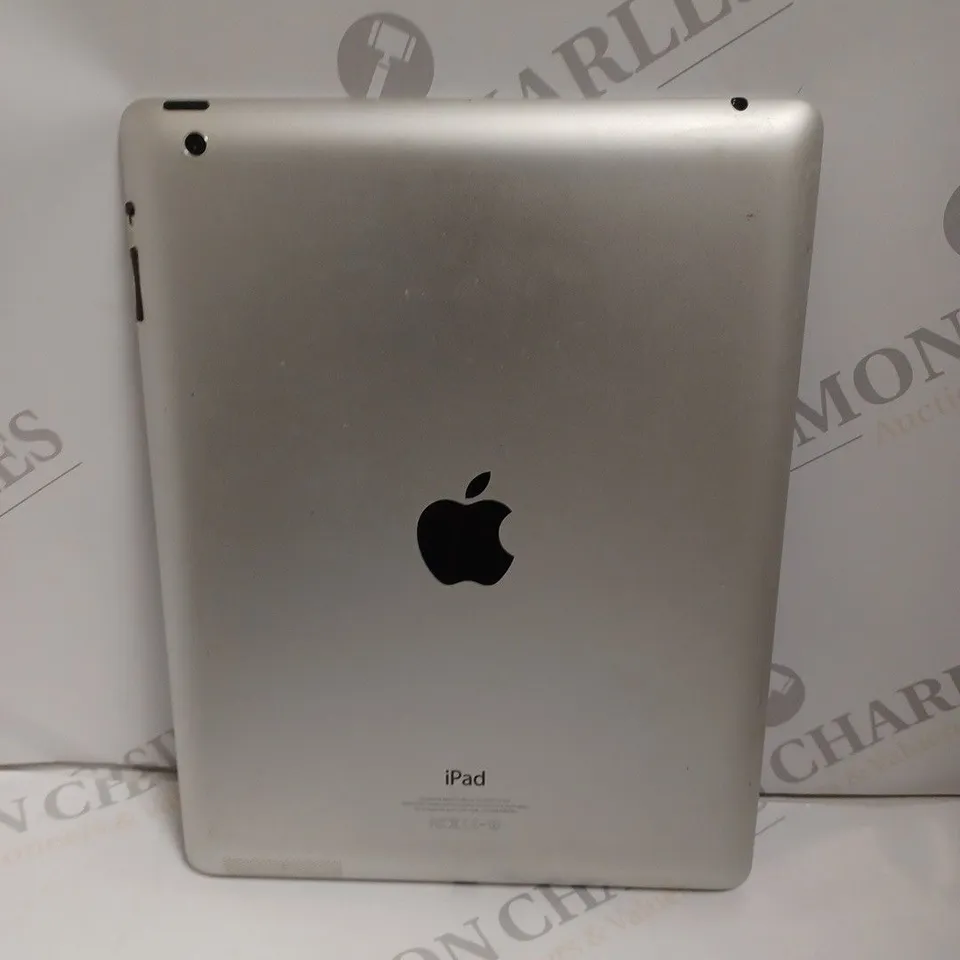 APPLE IPAD MODEL: A1458 SILVER