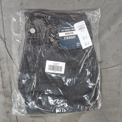 ABERCROMBIE & FITCH VINTAGE STRETCH ATHLETIC STRAIGHT JEANS IN BLACK SIZE 30/32