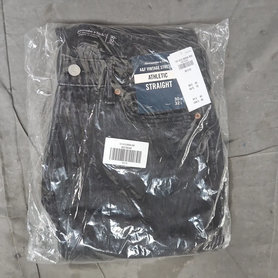 ABERCROMBIE & FITCH VINTAGE STRETCH ATHLETIC STRAIGHT JEANS IN BLACK SIZE 30/32
