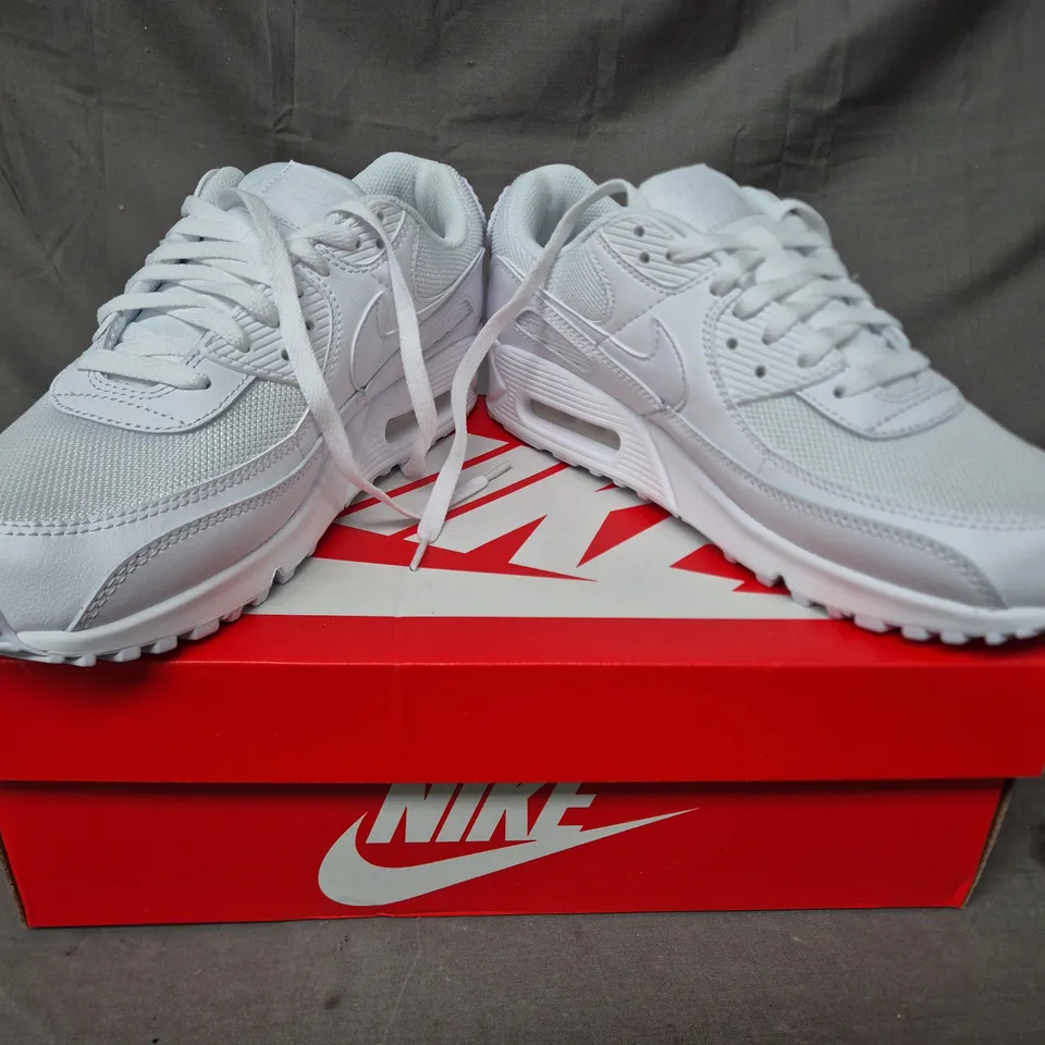 BOXED PAIR OF NIKE AIR MAX 90 SHOES IN WHITE UK SIZE 9