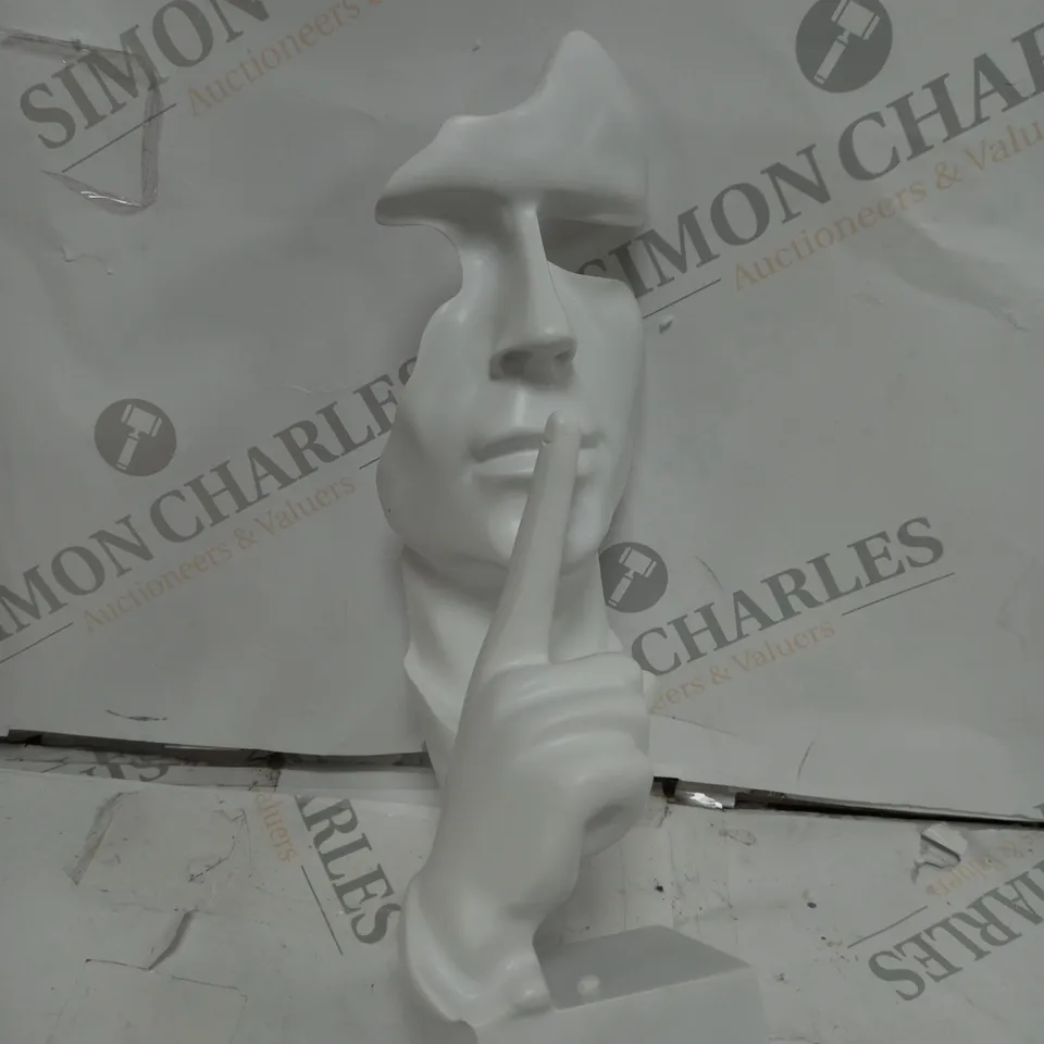 BOXED WHITE DÉCOR SILENCE IS GOLD ART