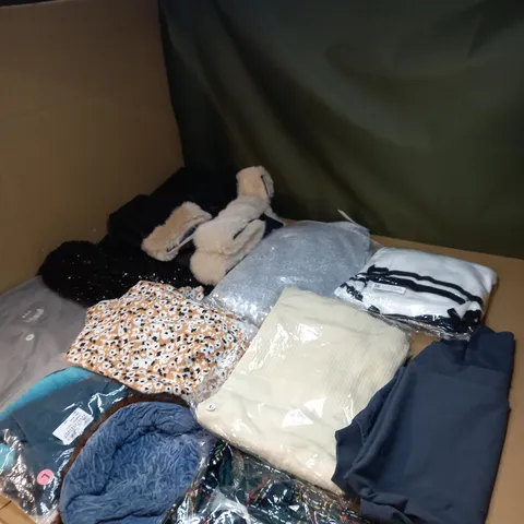 LOT OF APPROX 20 ASSORTED CLOTHING ITEMS TO INCLUDE JUMPERS, JEANS AND T-SHIRTS