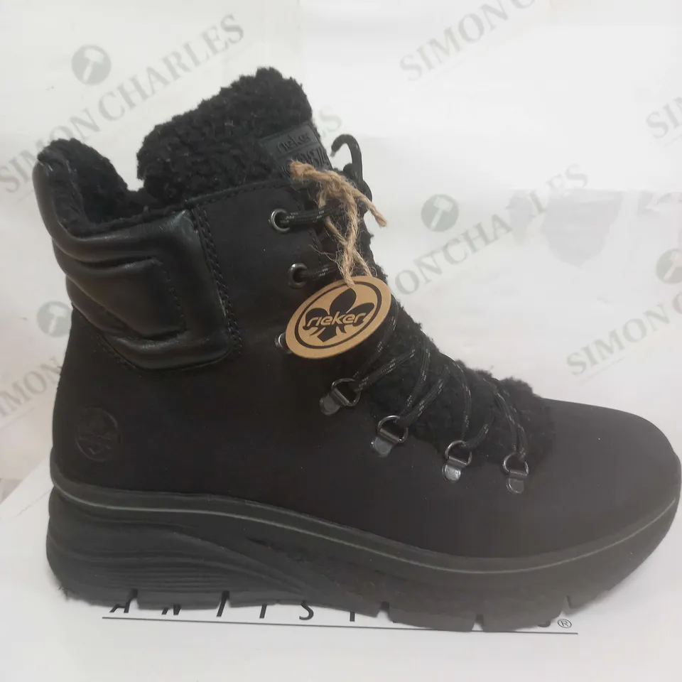 BOXED RIEKER CHUNKY BOOT IN BLACK - SIZE 8