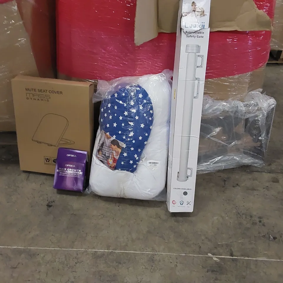 PALLET OF ASSORTED ITEMS INCLUDING: BABY BED, HAIR GROWTH KIT, RETRACTABLE SAFETY GATE, FRAMED WORLD MAP, TOILET SEAT