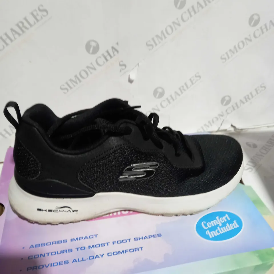 SIZE 5½ SKECHERS AIR TRAINER BLACK