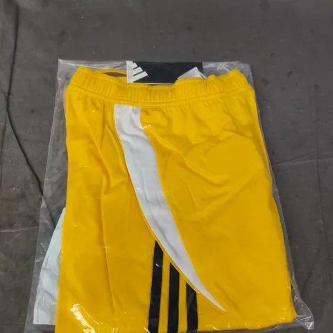 BAGGED ADIDAS CASUAL SHORTS IN YELLOW - SIZE 13/14 YEARS