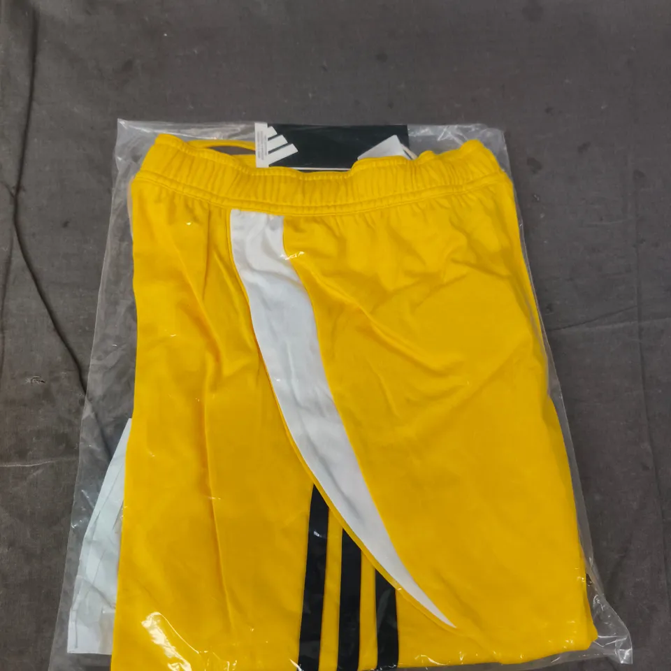 BAGGED ADIDAS CASUAL SHORTS IN YELLOW - SIZE 13/14 YEARS