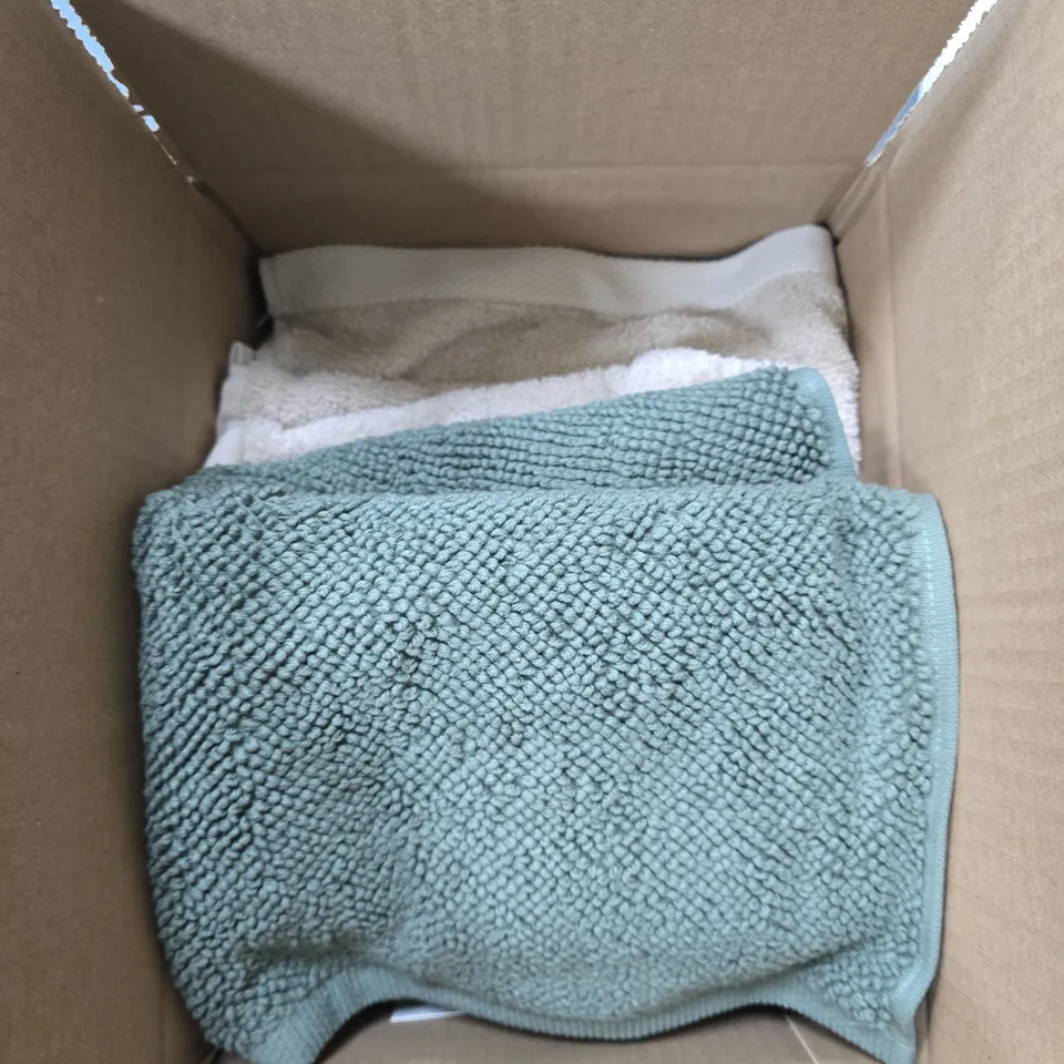 BOX OF APPROXIMATELY 6 ZARA HOME TOWELS
