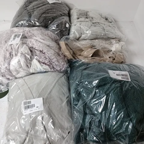 APPROXIMATELY 12 ASSORTED CLOTHING ITEMS IN VARIOUS SIZES, STYLES & COLOURS TO INCLUDE BRANDS SUCH AS COZEEHOME, RUTH LANGSFORD, SOSANDER, ETC - COLLECTION ONLY