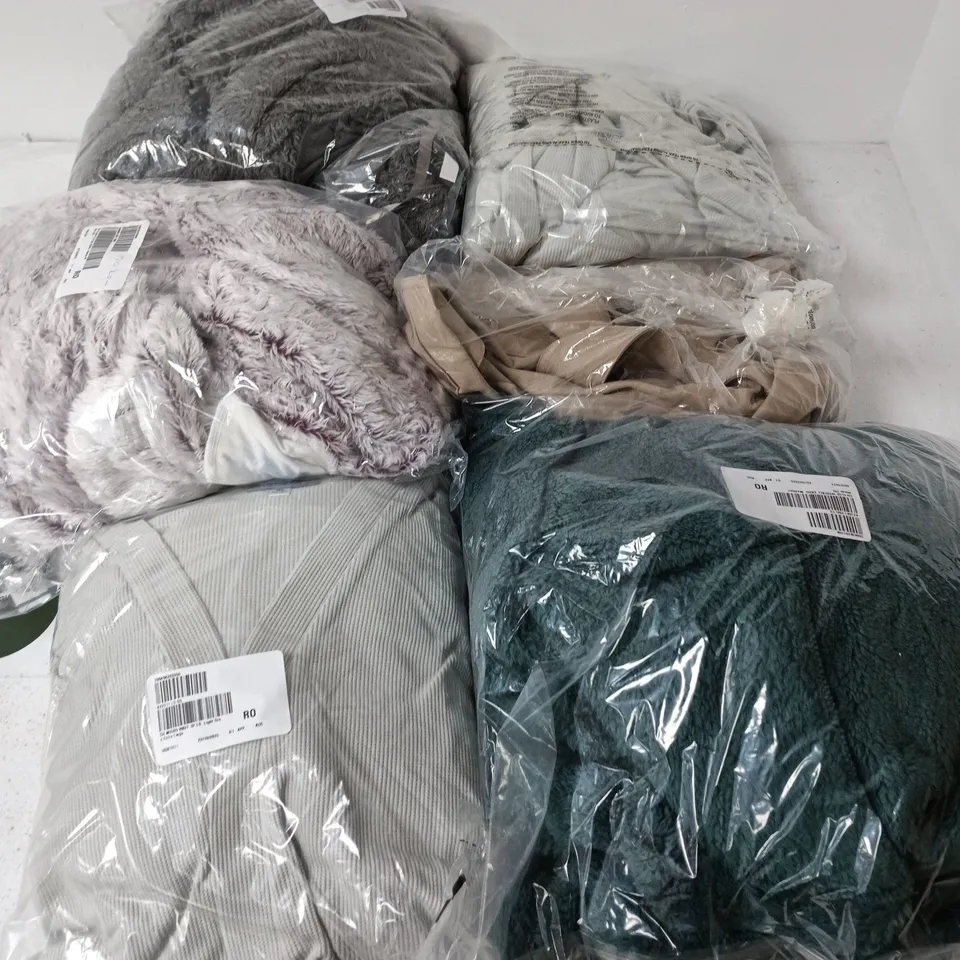 APPROXIMATELY 12 ASSORTED CLOTHING ITEMS IN VARIOUS SIZES, STYLES & COLOURS TO INCLUDE BRANDS SUCH AS COZEEHOME, RUTH LANGSFORD, SOSANDER, ETC - COLLECTION ONLY