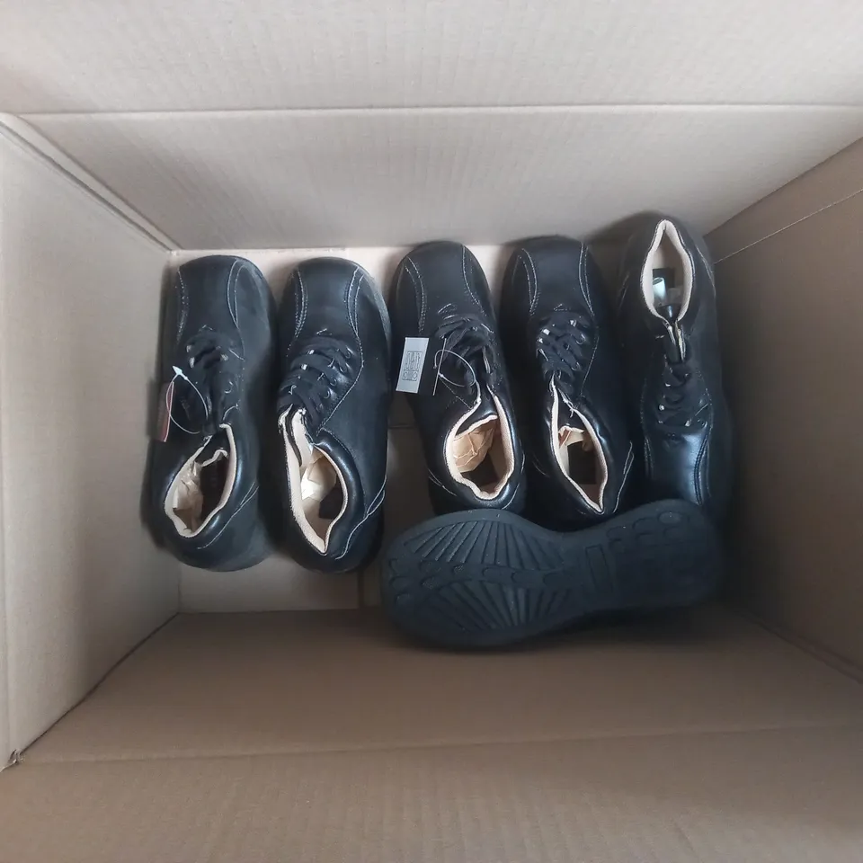 BOX OF APROX 5 PAIRS OF AUROCHS SHOES IN VARIOUS SIZES
