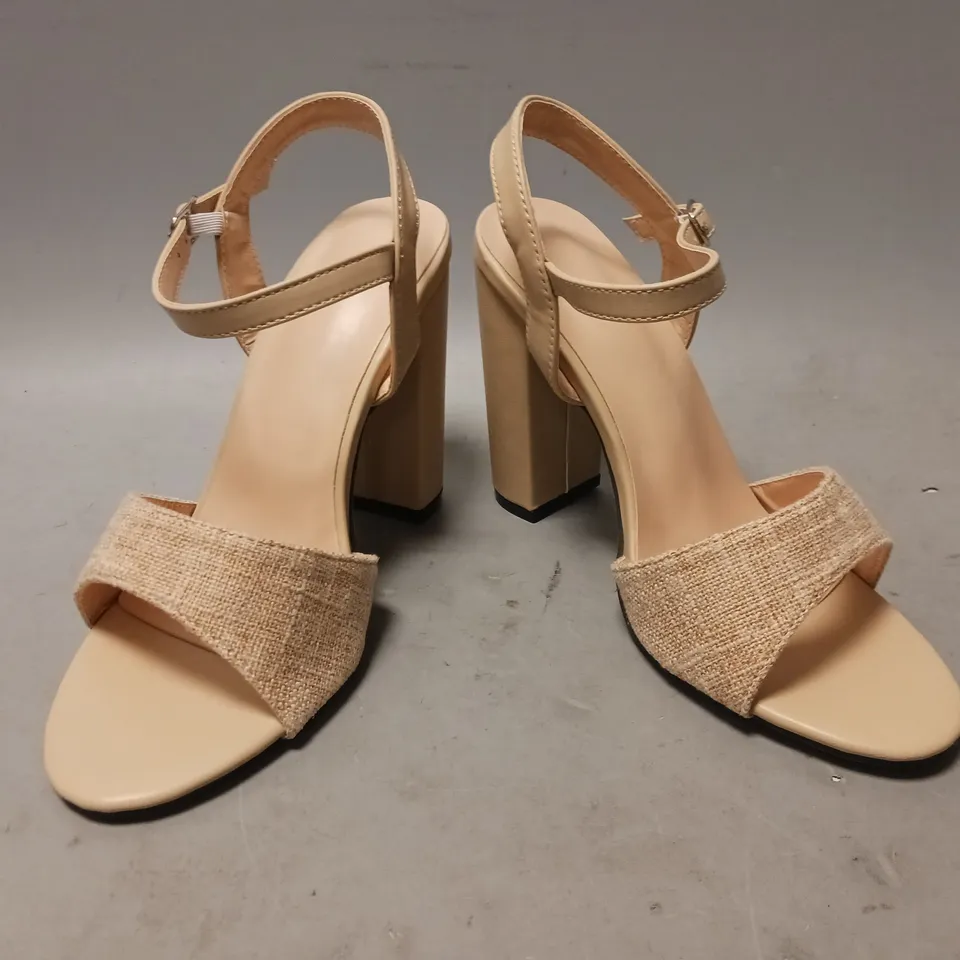 BOXED PAIR OF DESIGNER OPEN TOE BLOCK HEEL SANDALS IN SAND EU SIZE 38