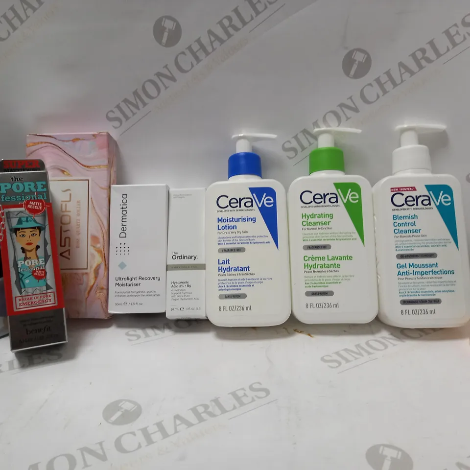 LOT OF APPROX 10 ASSORTED BEAUTY PRODUCTS TO INCLUDE BENEFIT THE PORE PROFESSIONAL MATTIFYING GEL, LUMIN CHARCOAL FACIAL SCRUB, DERMATICA ULTRALIGHT RECOVERY MOISTURISER, ETC