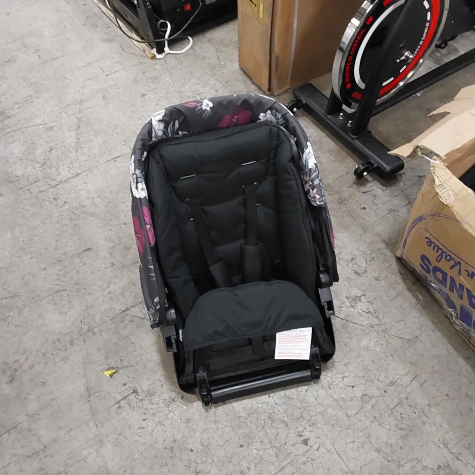 HAUCK SATURN TRAVEL SET INCLUDING CARRY COT AND STROLLER 