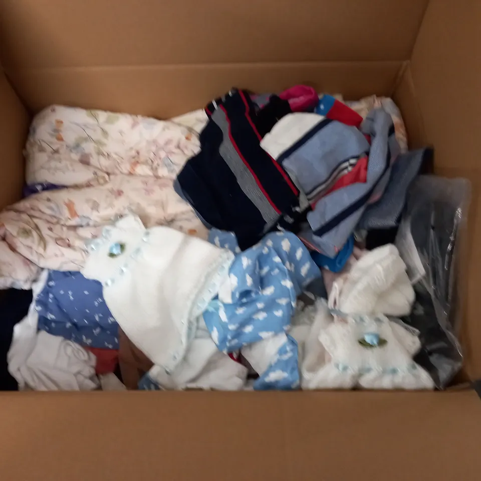 LARGE QUANTITY OF ASSORTED KIDS CLOTHING ITEMS TO INCLUDE GAP, BABY TU AND BAKER