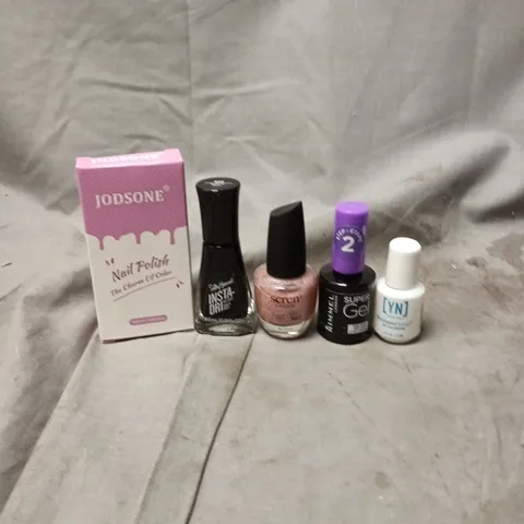 APPROXIMATELY 20 BOTTLES OF NAIL VARNISH TO INCLUDE JODSONE, SEREN AND SALLY HANSEN