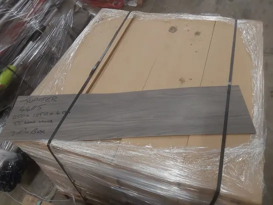 Lot 5: PALLET CONTAINING APPROXIMATELY 44x BOXES OF BRAND NEW LUXURY ...